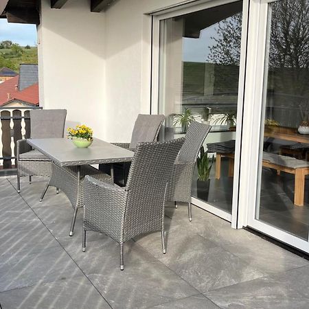 Apartment 100 Qm Im Weindorf - Balkon/Garage Aspisheim Exteriör bild