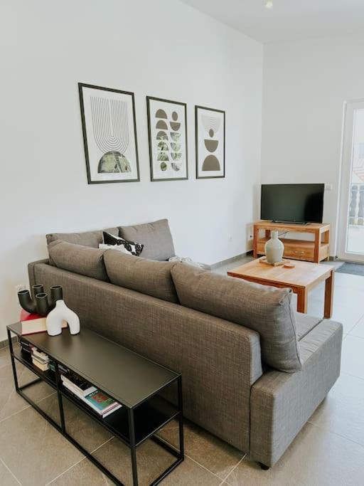 Apartment 100 Qm Im Weindorf - Balkon/Garage Aspisheim Exteriör bild