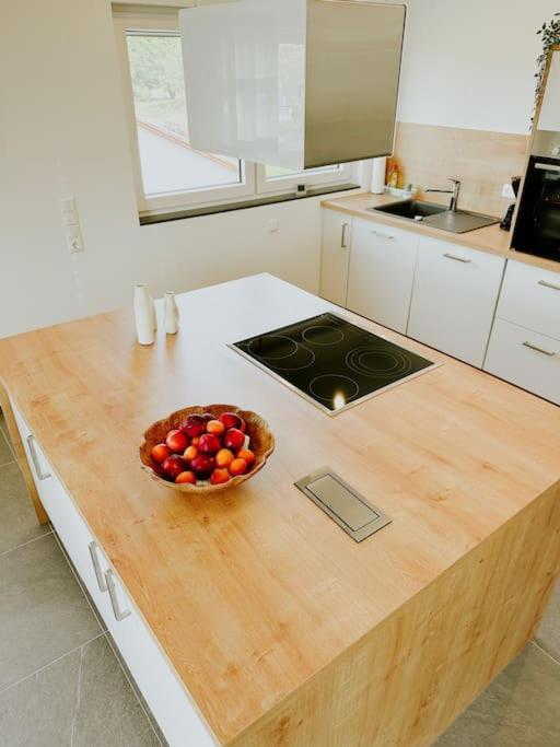 Apartment 100 Qm Im Weindorf - Balkon/Garage Aspisheim Exteriör bild
