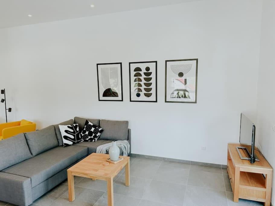 Apartment 100 Qm Im Weindorf - Balkon/Garage Aspisheim Exteriör bild