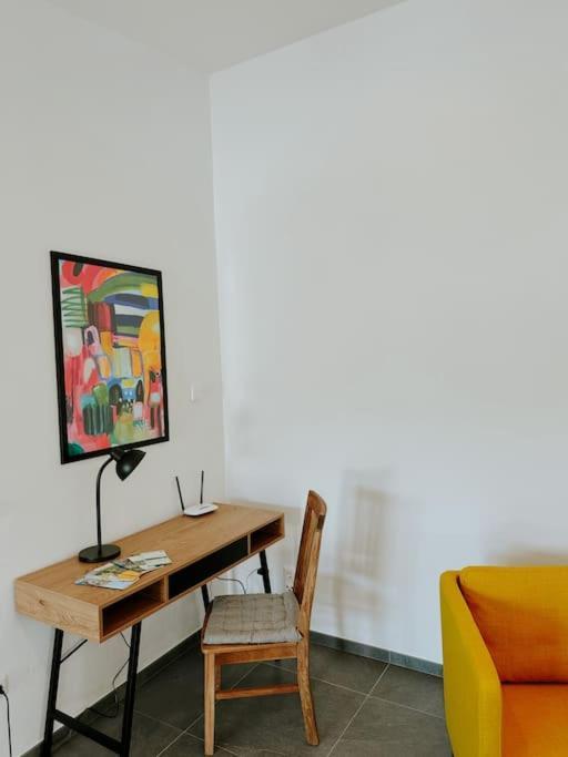 Apartment 100 Qm Im Weindorf - Balkon/Garage Aspisheim Exteriör bild