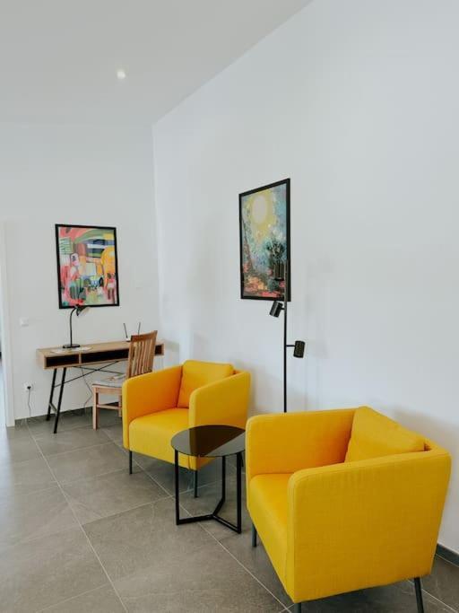 Apartment 100 Qm Im Weindorf - Balkon/Garage Aspisheim Exteriör bild