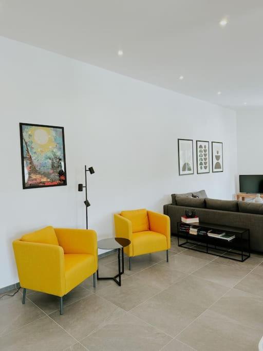 Apartment 100 Qm Im Weindorf - Balkon/Garage Aspisheim Exteriör bild